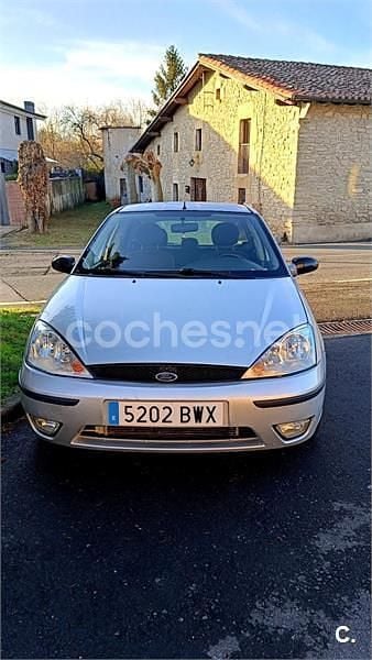 Gris / plata Usado 2002 Ford Focus Trend Berlina | 1200 € (Buen precio) - Imagen 1/4