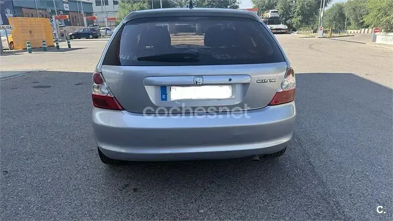 Usado Honda Civic LS 110 CV (80 kW) 2005 Gris / plata Berlina