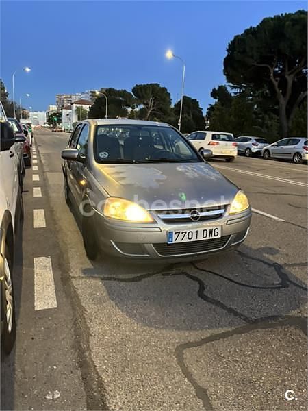 Usado Opel Corsa Enjoy 70 CV (51 kW) 2006 Gris / plata Utilitario