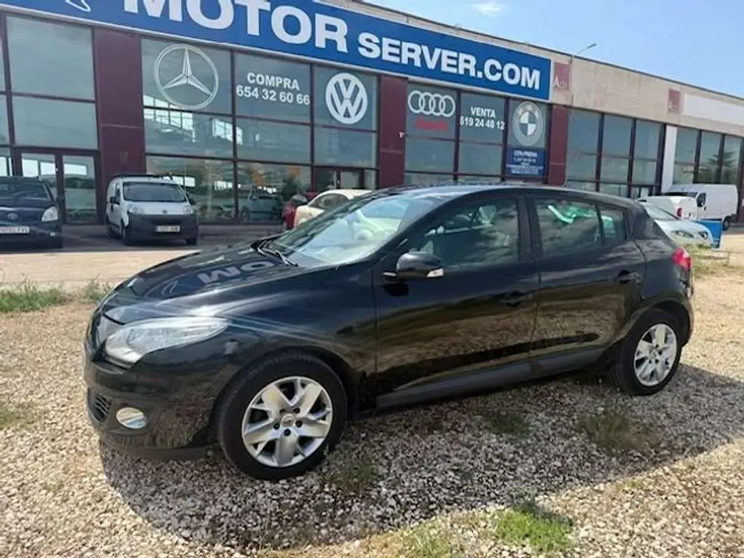 Usado Renault Mégane Expression 110 CV (80 kW) 2013 Negro Berlina