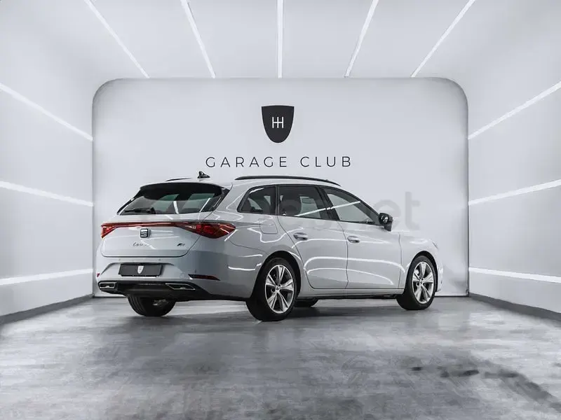 Usado Seat Leon FR 150 CV (110 kW) 2021 Blanco Familiar