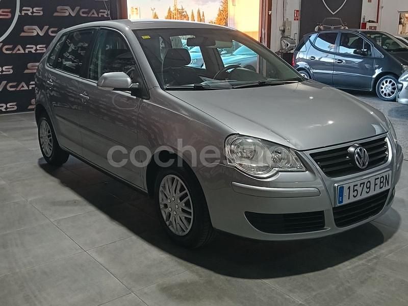 Usado VW Polo Match 75 CV (55 kW) 2006 Gris / plata Berlina