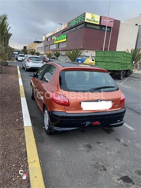 Usado Peugeot 206 75 CV (55 kW) 2000 Naranja Berlina