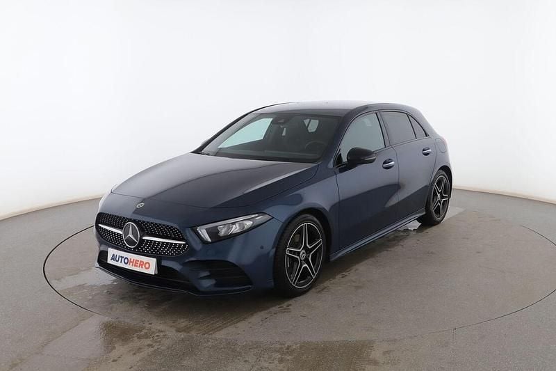 Usado Mercedes A180 AMG line 136 CV (100 kW) 2022 Azul Utilitario