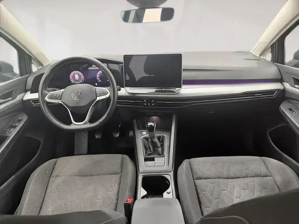 Usado VW Golf VIII Life 116 CV (85 kW) 2025 Gris Utilitario