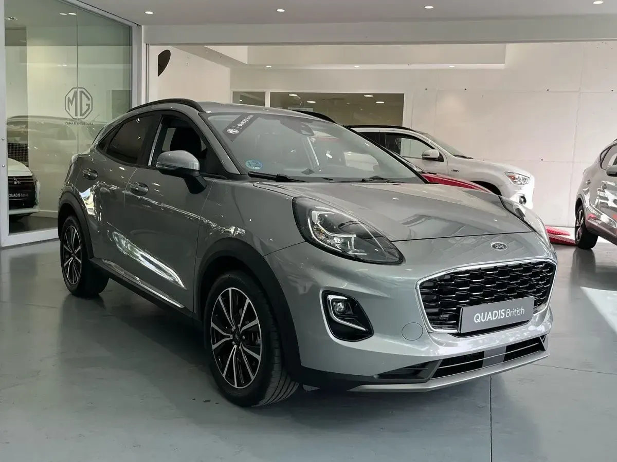 Usado Ford Puma Titanium 125 CV (91 kW) 2022 Gris plata SUV