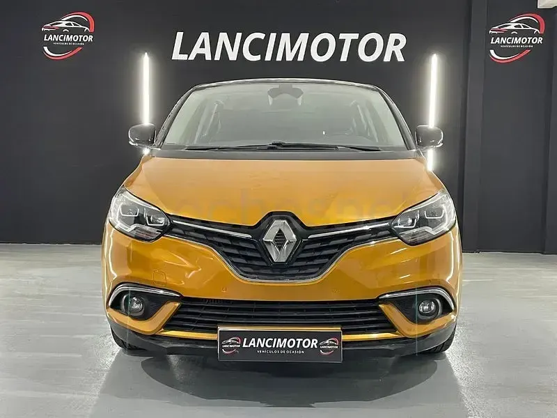 Usado Renault Scénic Edition One 130 CV (95 kW) 2017 Amarillo Monovolumen