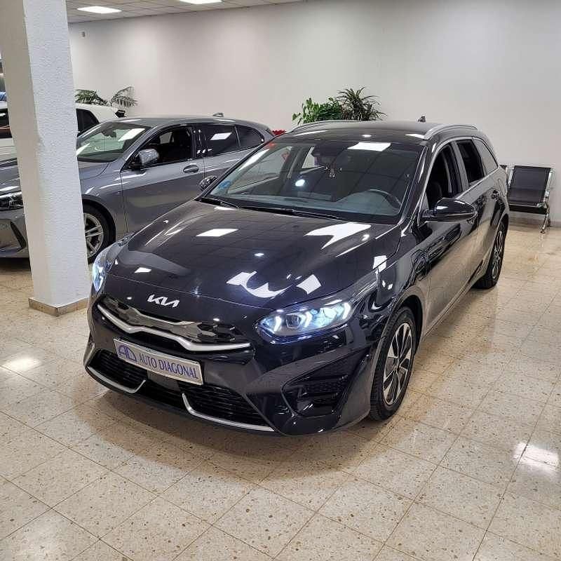 Usado Kia Ceed 141 CV (103 kW) 2024 Negro Utilitario