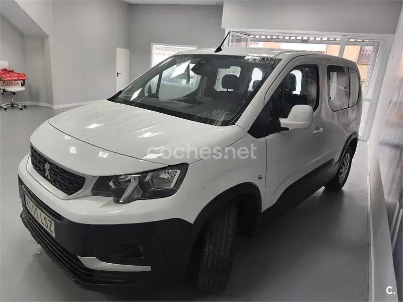 Usado Peugeot Rifter Active 100 CV (73 kW) 2021 Blanco Monovolumen