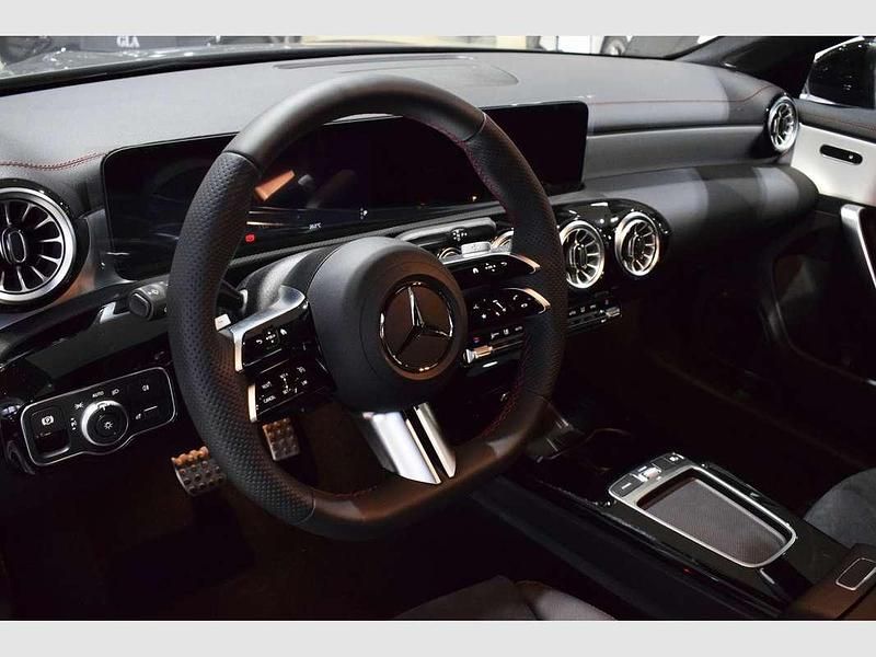 Usado Mercedes CLA250e Shooting Brake 218 CV (160 kW) 2024 Gris Familiar