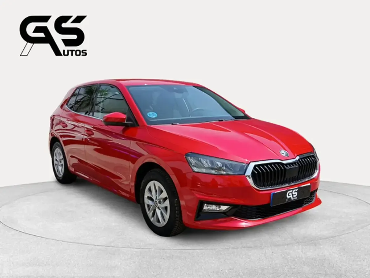 Usado Skoda Fabia Selection 115 CV (84 kW) 2025 Rojo Utilitario