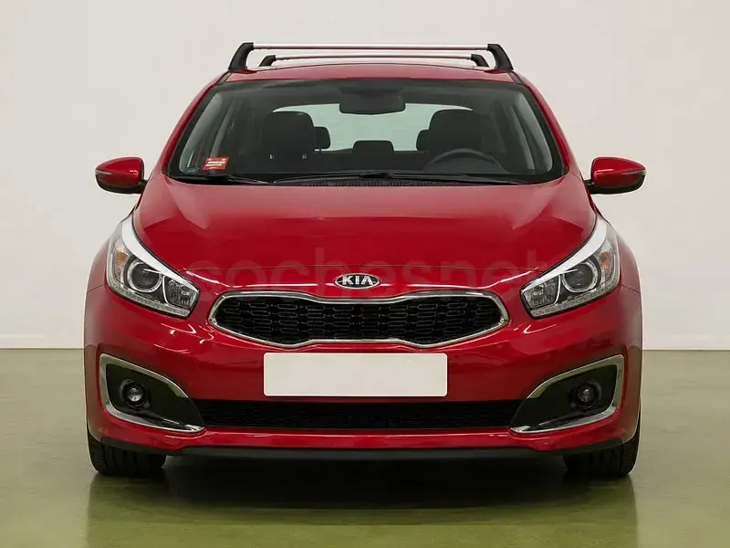 Usado Kia Ceed 100 CV (73 kW) 2016 Granate Utilitario