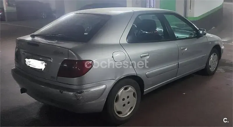 Usado Citroën Xsara 90 CV (66 kW) 2000 Gris / plata Berlina