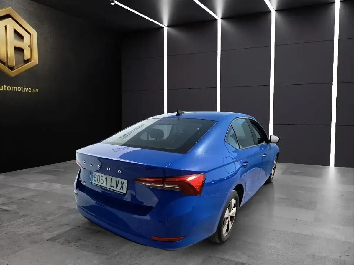 Usado Skoda Octavia Active 115 CV (84 kW) 2022 Azul Berlina