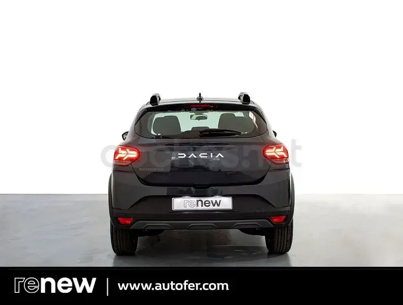 Usado Dacia Sandero Expression 91 CV (66 kW) 2023 Negro Berlina