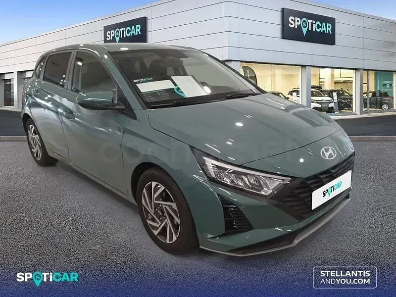 Usado Hyundai i20 79 CV (58 kW) 2024 Gris / plata Utilitario