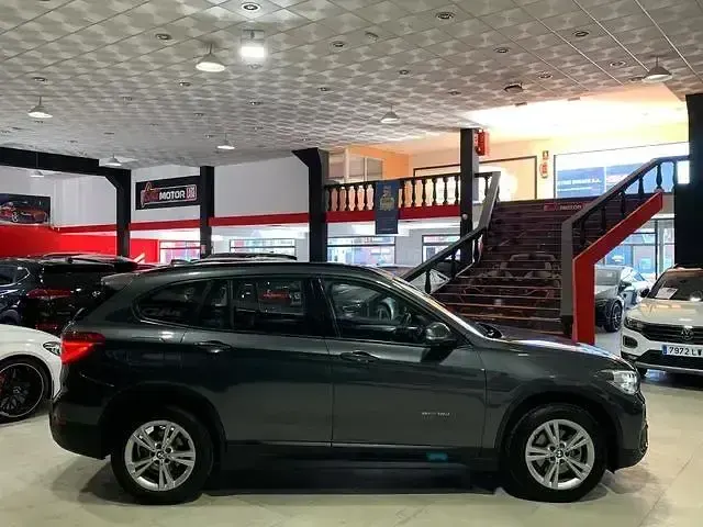 Usado BMW X1 Advantage 150 CV (110 kW) 2018 Gris / plata SUV