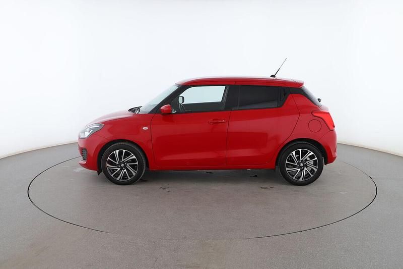 Usado Suzuki Swift 83 CV (61 kW) 2021 Rojo Utilitario