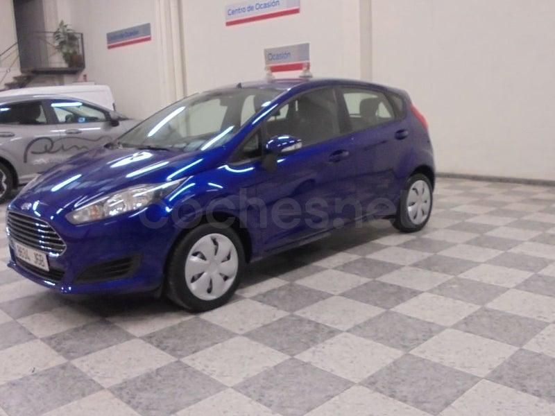 Usado Ford Fiesta Trend 82 CV (60 kW) 2015 Azul Berlina