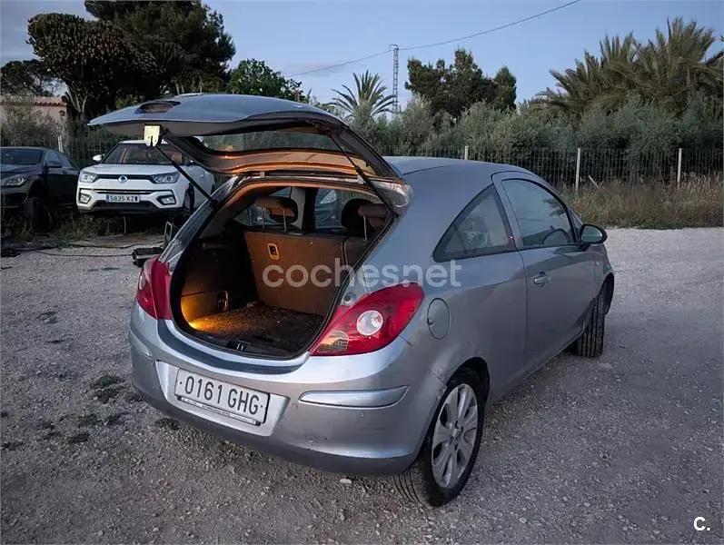 Usado Opel Corsa Enjoy 80 CV (58 kW) 2008 Gris / plata Utilitario