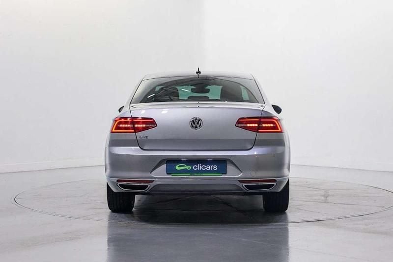Usado VW Passat GTE 156 CV (114 kW) 2018 Plateado Berlina