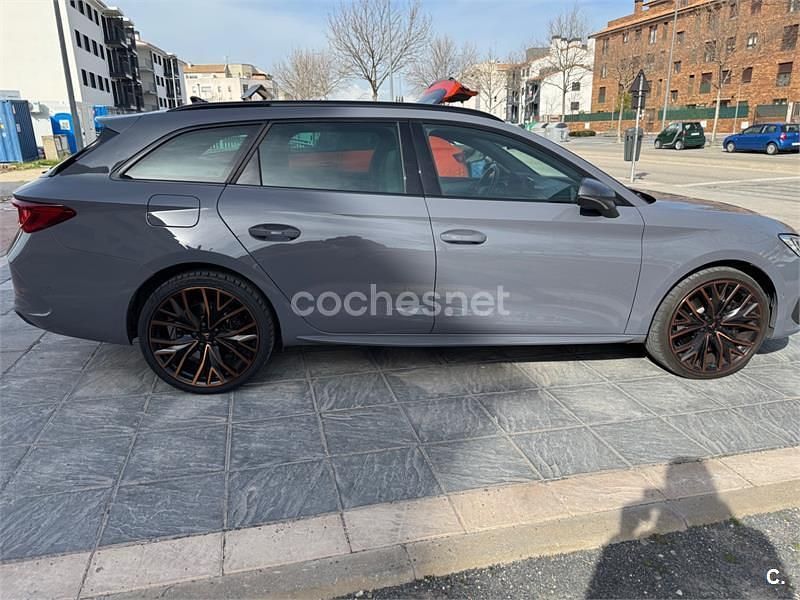 Usado Cupra Leon 245 CV (180 kW) 2020 Gris / plata Familiar
