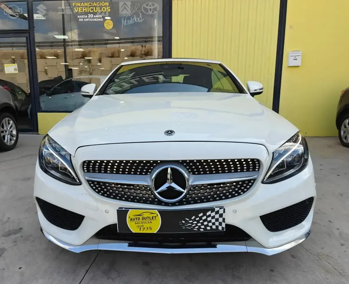 Usado Mercedes C220 194 CV (142 kW) 2018 Blanco Descapotable