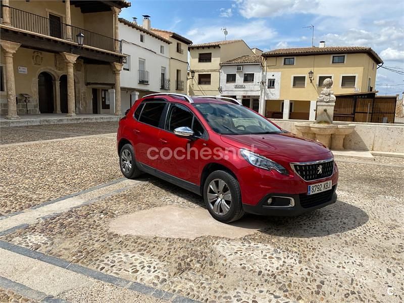 Usado Peugeot 2008 Style 110 CV (80 kW) 2017 Granate SUV