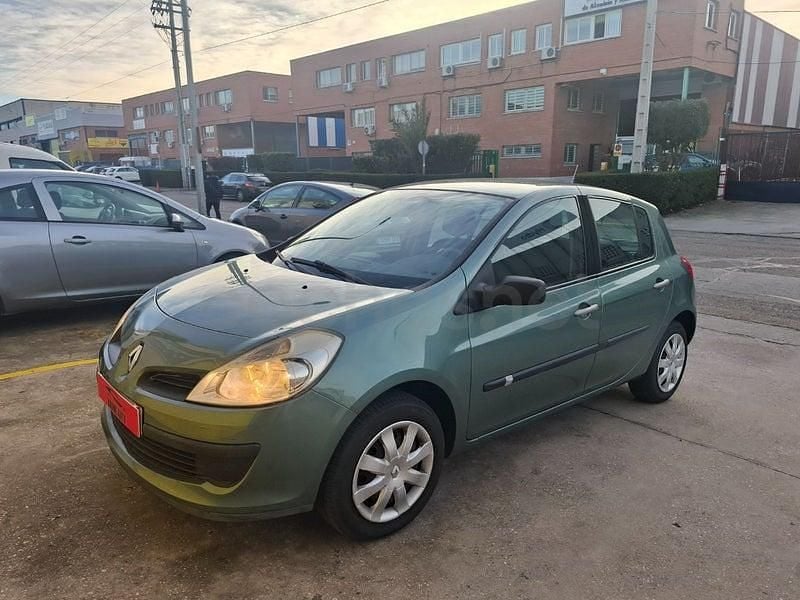 Verde Usado 2008 Renault Clio II Dynamique Berlina | 4700 € (Precio justo) - Imagen 1/4