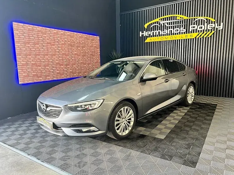 Usado Opel Insignia Innovation 136 CV (100 kW) 2020 Gris / plata Berlina
