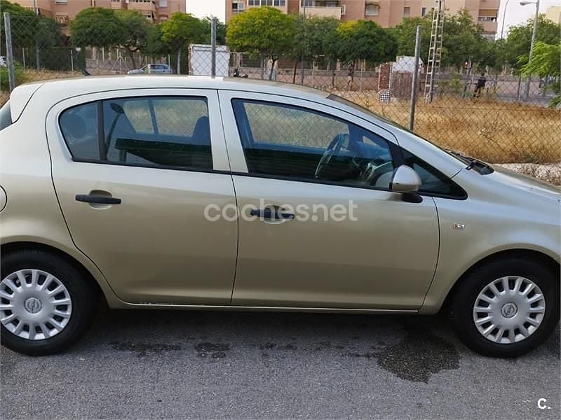 Usado Opel Corsa Enjoy 80 CV (58 kW) 2009 Beige Utilitario