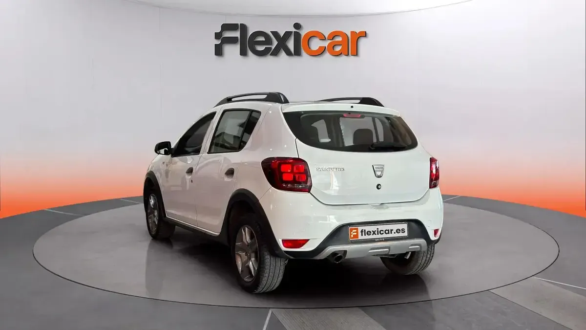Usado Dacia Sandero Stepway 90 CV (66 kW) 2017 Blanco Berlina