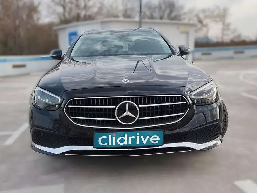 Usado Mercedes E300 321 CV (236 kW) 2022 Negro Familiar