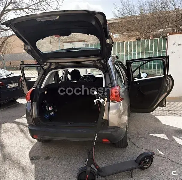 Usado Peugeot 2008 Allure 110 CV (80 kW) 2015 Marrón SUV