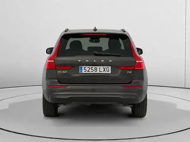 Usado Volvo XC60 Momentum 197 CV (144 kW) 2022 Gris SUV