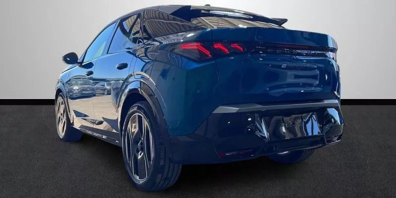 Usado Peugeot e-3008 GT 156 kW (213 CV) 2024 Azul claro SUV