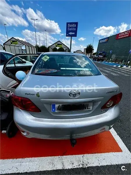 Usado Toyota Corolla Sol 126 CV (92 kW) 2009 Gris / plata Berlina