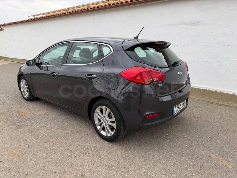 Usado Kia Ceed GT 90 CV (66 kW) 2013 Gris / plata Berlina