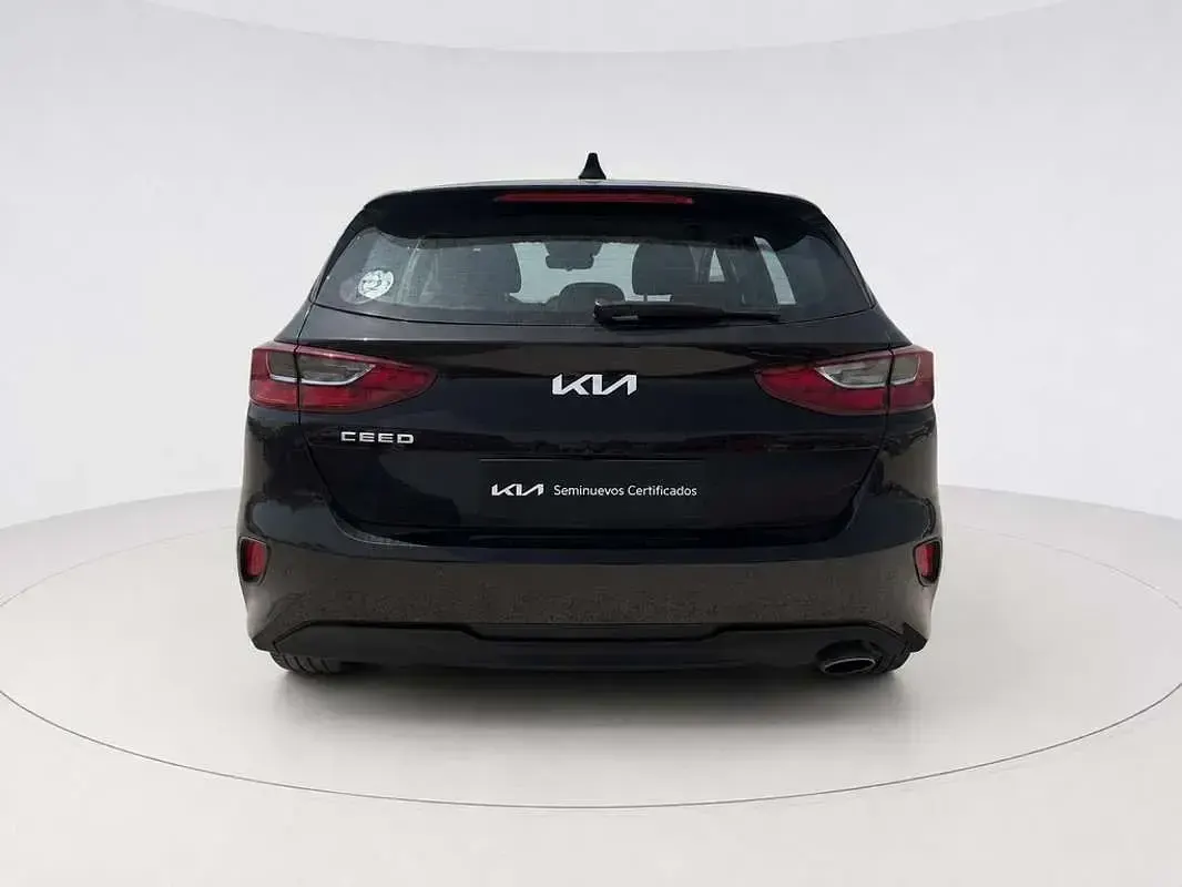 Usado Kia Ceed 101 CV (74 kW) 2025 Negro Utilitario