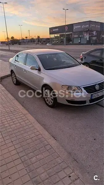Usado VW Passat Advance 105 CV (77 kW) 2008 Gris / plata Berlina