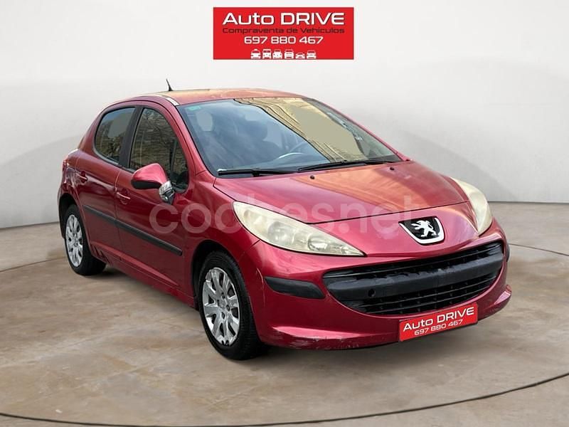 Usado Peugeot 207 75 CV (55 kW) 2006 Granate Berlina