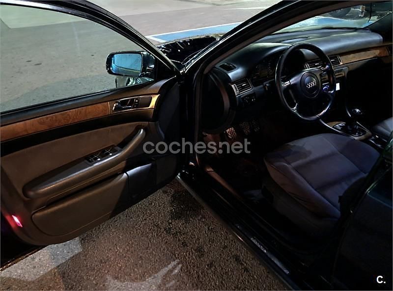 Usado Audi A6 150 CV (110 kW) 2002 Azul Berlina