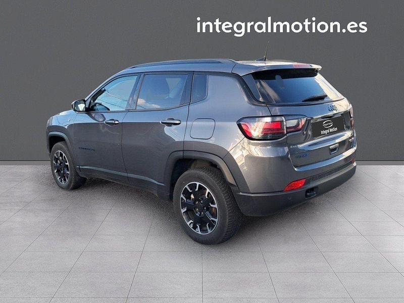 Usado Jeep Compass Trailhawk 240 CV (176 kW) 2022 Gris SUV