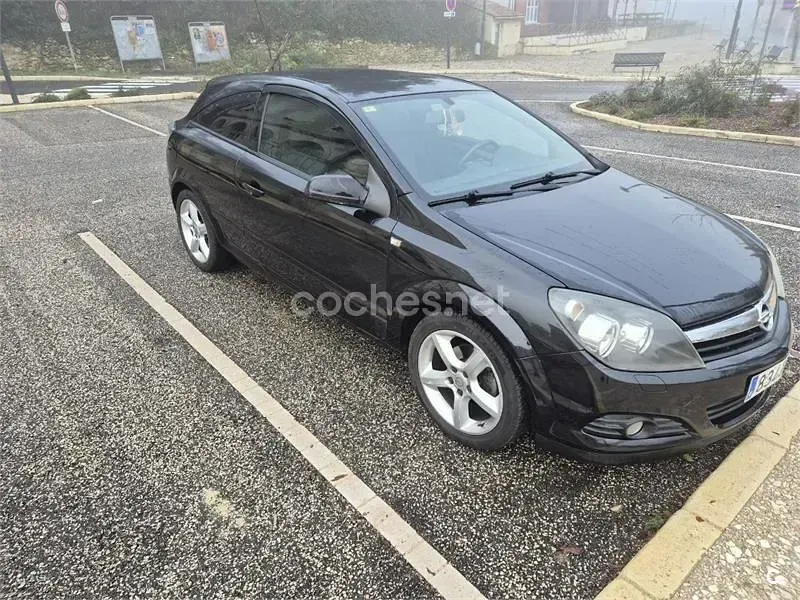 Usado Opel Astra GTC Sport 105 CV (77 kW) 2006 Negro Berlina