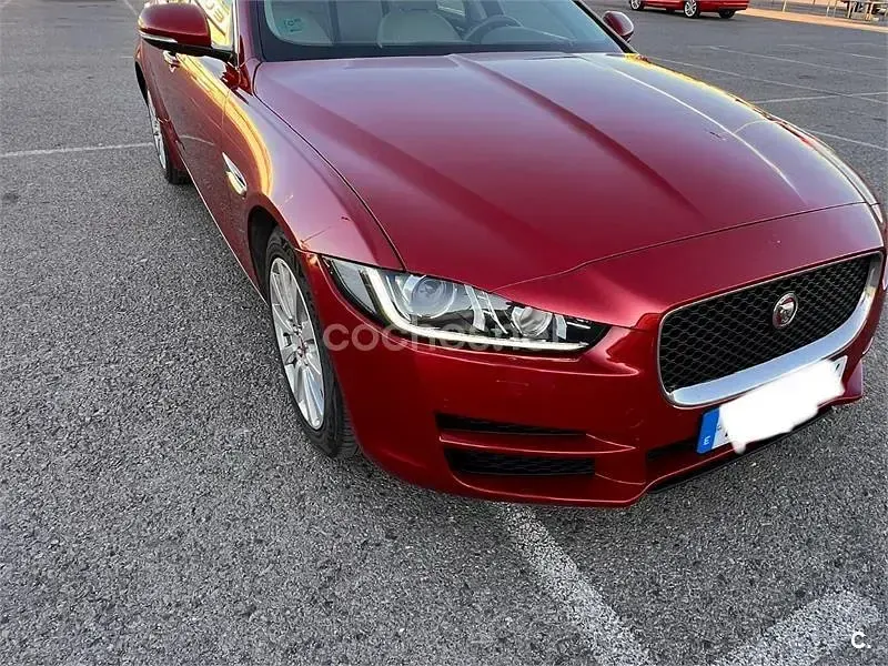 Usado Jaguar XE Prestige 180 CV (132 kW) 2016 Rojo Berlina