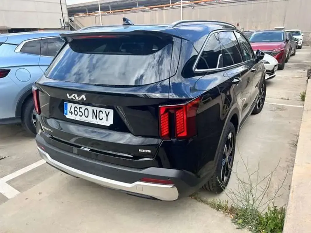 Usado Kia Sorento 252 CV (185 kW) 2025 Negro SUV