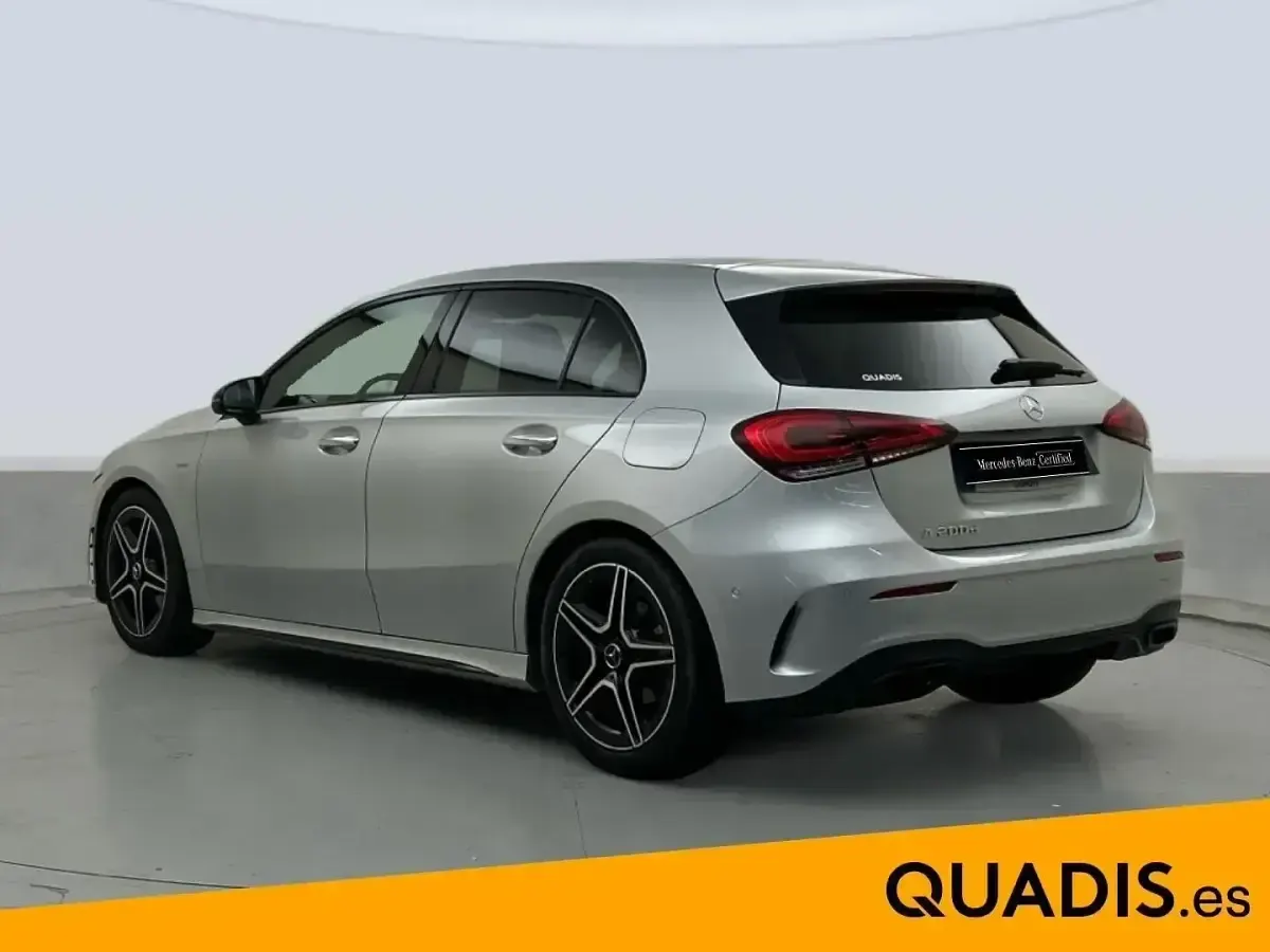 Usado Mercedes A200 150 CV (110 kW) 2022 Gris plata