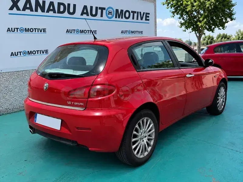 Usado Alfa Romeo 147 Distinctive 105 CV (77 kW) 2008 Rojo Utilitario