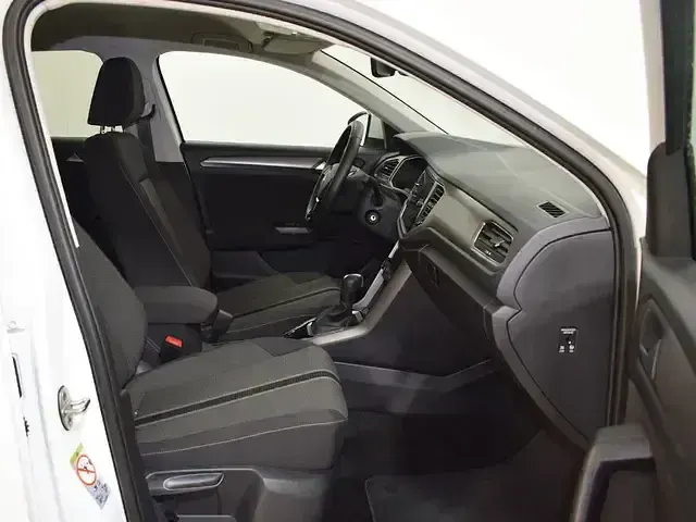 Usado VW T-Roc Advance 150 CV (110 kW) 2022 Gris / plata SUV