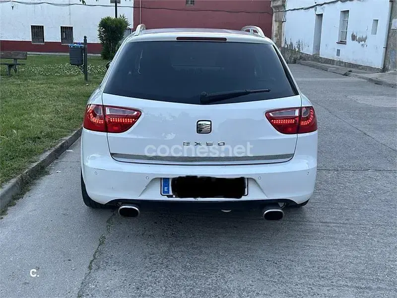 Usado Seat Exeo Style 143 CV (105 kW) 2010 Blanco Familiar